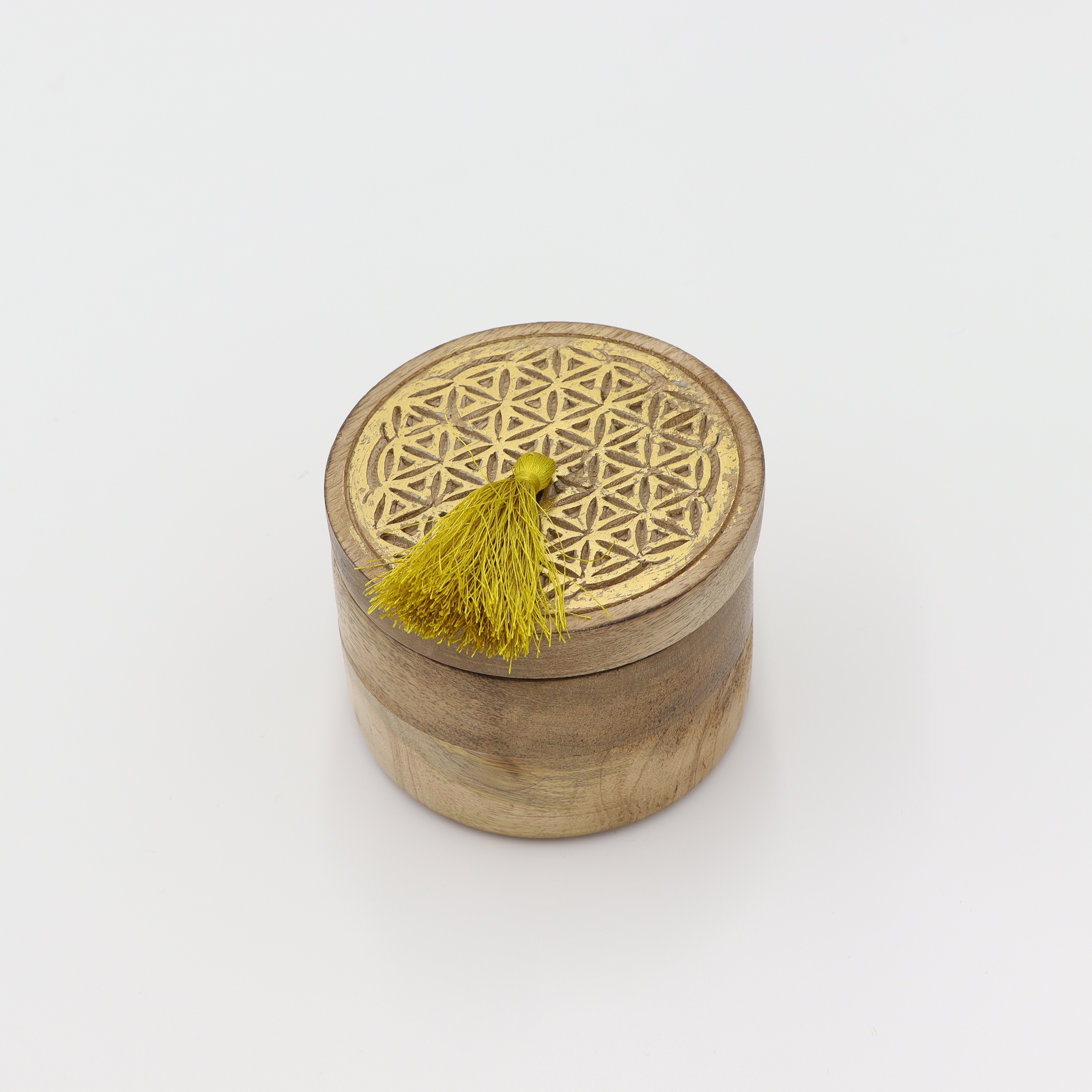 Dose aus Holz - Blume des Lebens - goldfarbene Schnitzerei - runder abnehmbarer Deckel mit gelben Bommel - M