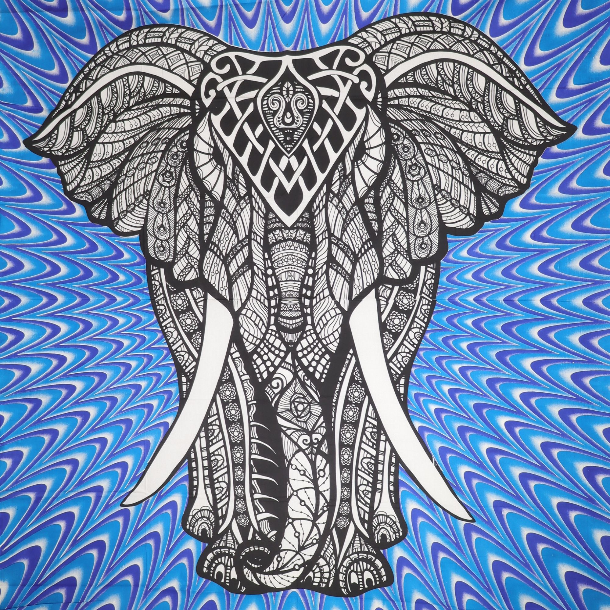 Wandtuch XXL 210x230 - Elefant mit Stoßzähnen - 100% Baumwolle - detailreicher indischer Druck - mehrfarbig - dekoratives Tuch, Wandbild, Tagesdecke, Bedcover, Vorhang, Picknick-Decke, Strandtuch