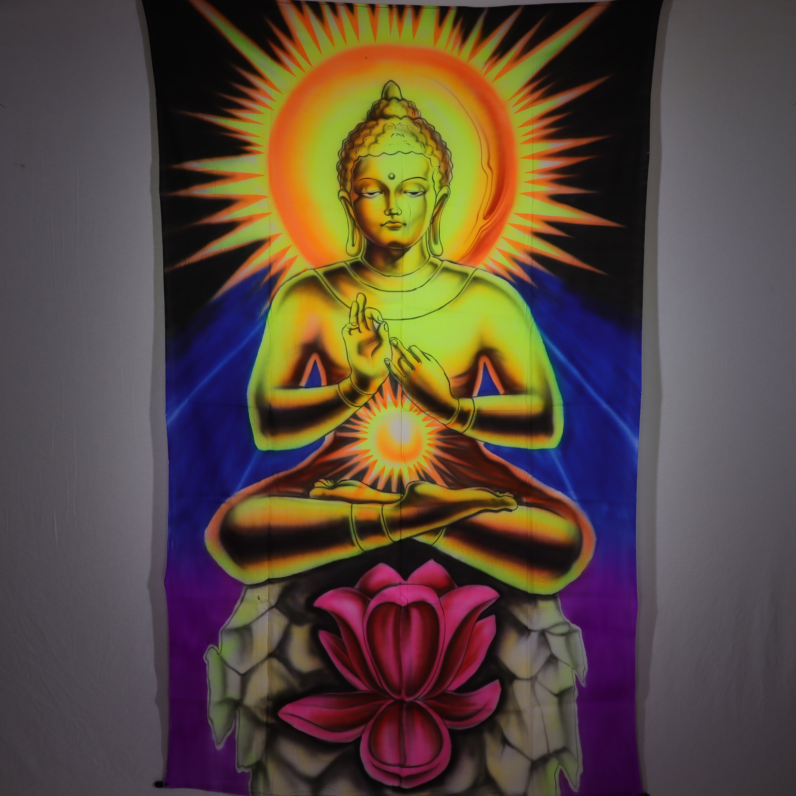 Wandtuch XXL - Buddha der Weisheit - handgemalte und bunte Schwarzlicht UV aktiv Farben - 120 x 190
