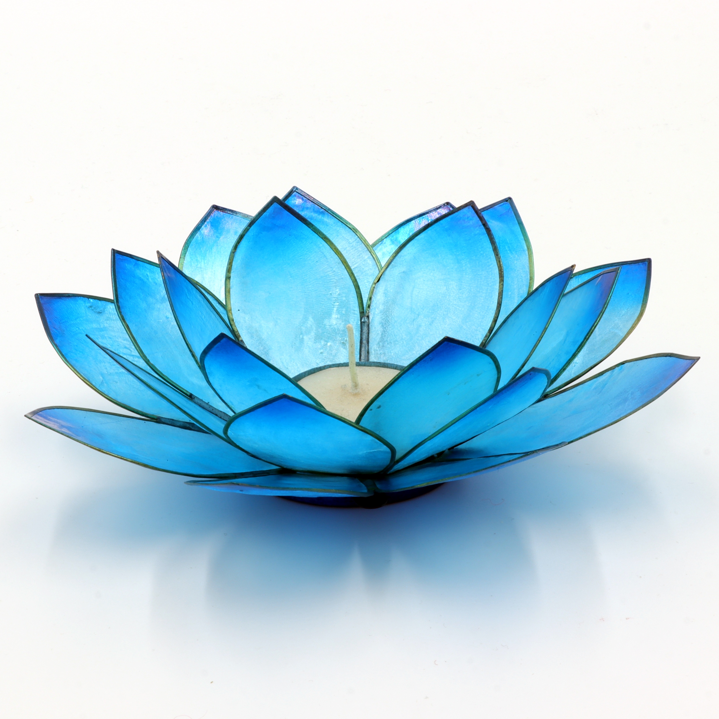 Teelichthalter als Lotusblüte mit filigranen Blättern aus der Capiz-Muschel - leuchtende sommerliche Farben