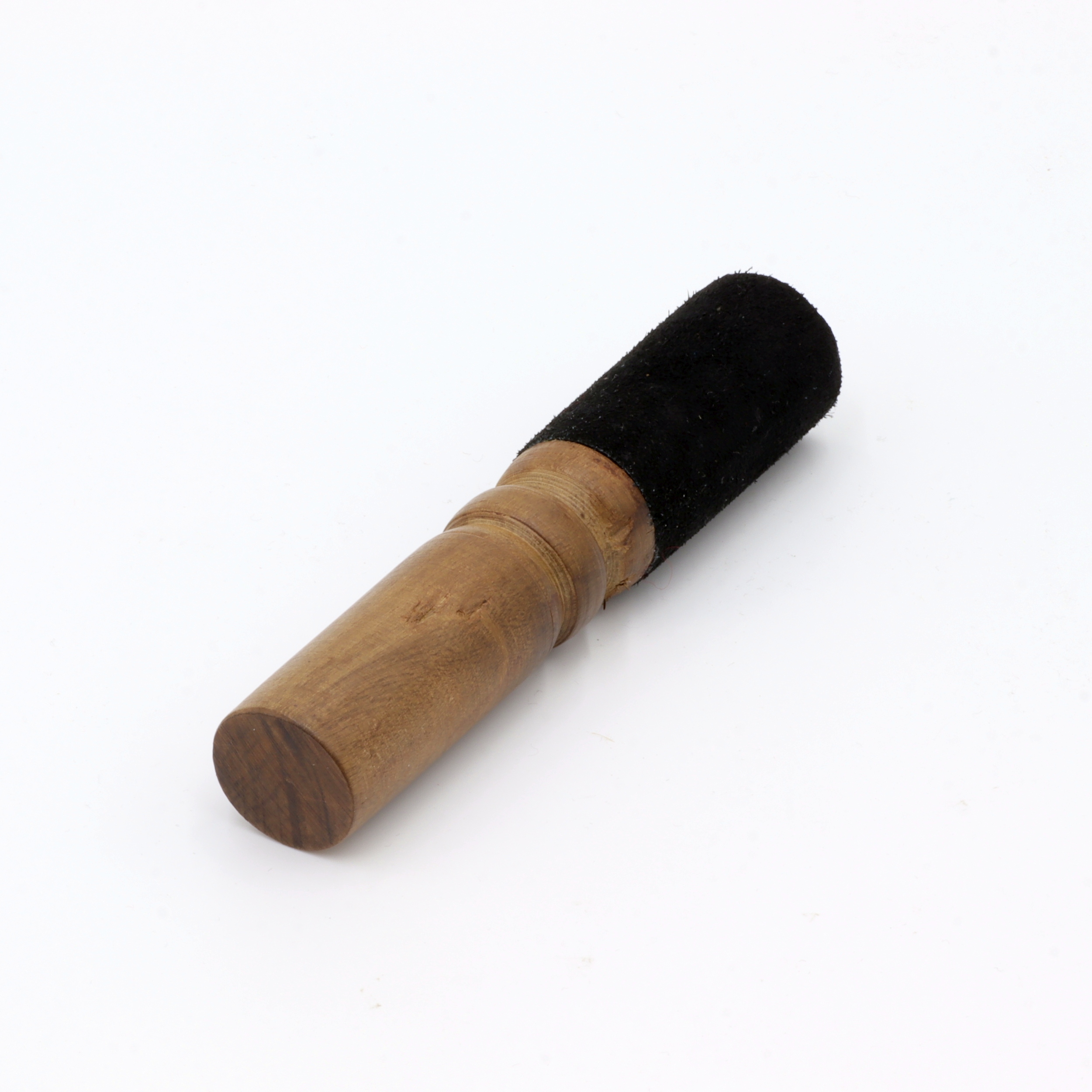 Klöppel für Klangschalen in XS, mit schwarzem Leder umwickelter Kopf und verzierter Holz-Griff - handgemacht und fair gehandelt aus Nepal