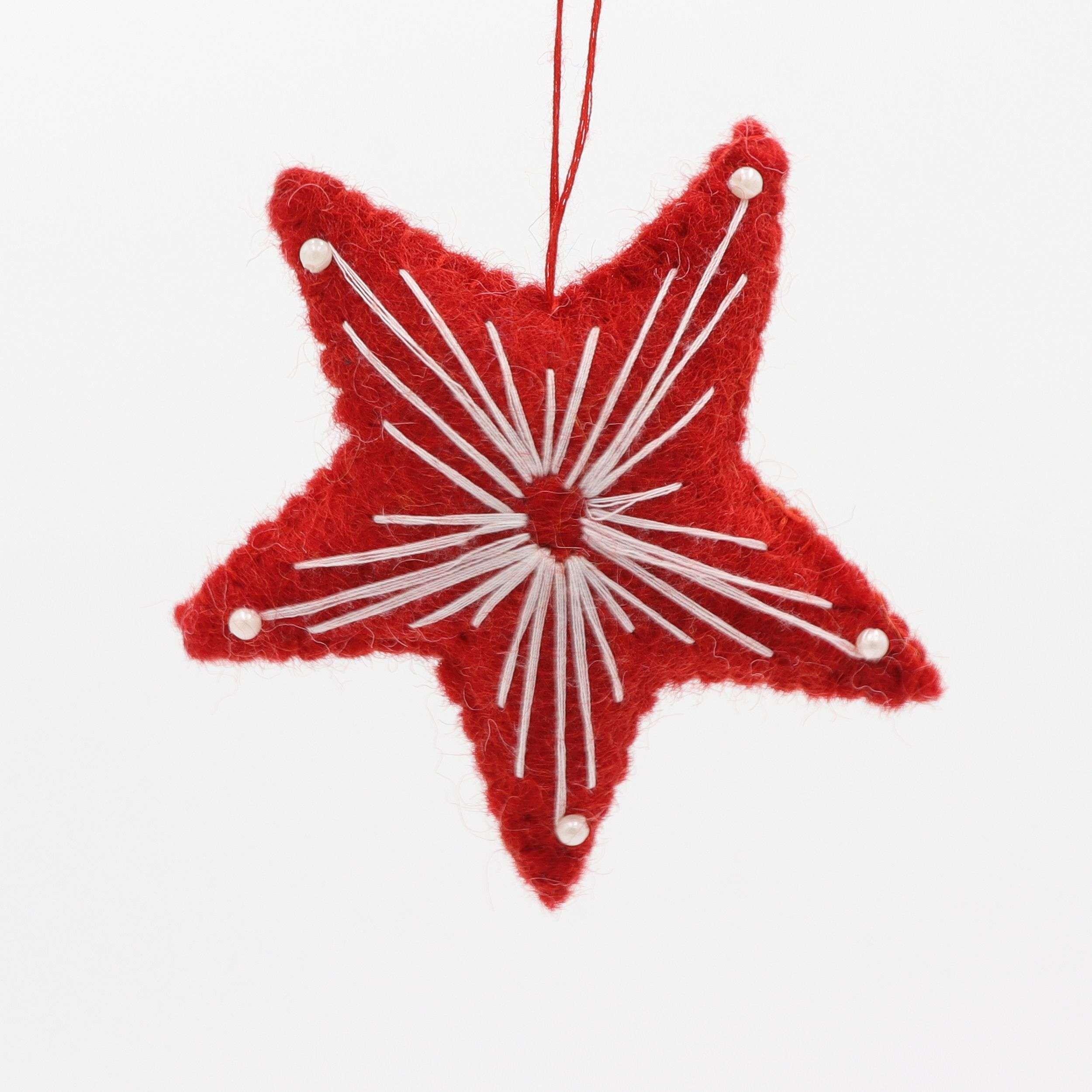 Weihnachtsstern - Stern als Weihnachtsschmuck mit aufgenähten Perlen - Anhänger aus Filz - Geschenkanhänger oder Baumschmuck - echte Handarbeit und fair gehandelt