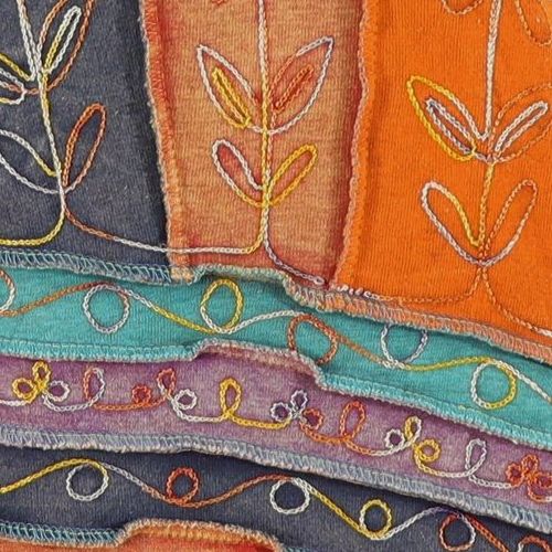 Shirt im bunten Patchwork Design - 100% Baumwolle - Regenbogen mit Blumen als Stickerei - farbenfroh, fröhlich, fantasievoll - Dein Langarm-Shirt für bunte Herbstabende - Fair gehandelt aus Nepal
