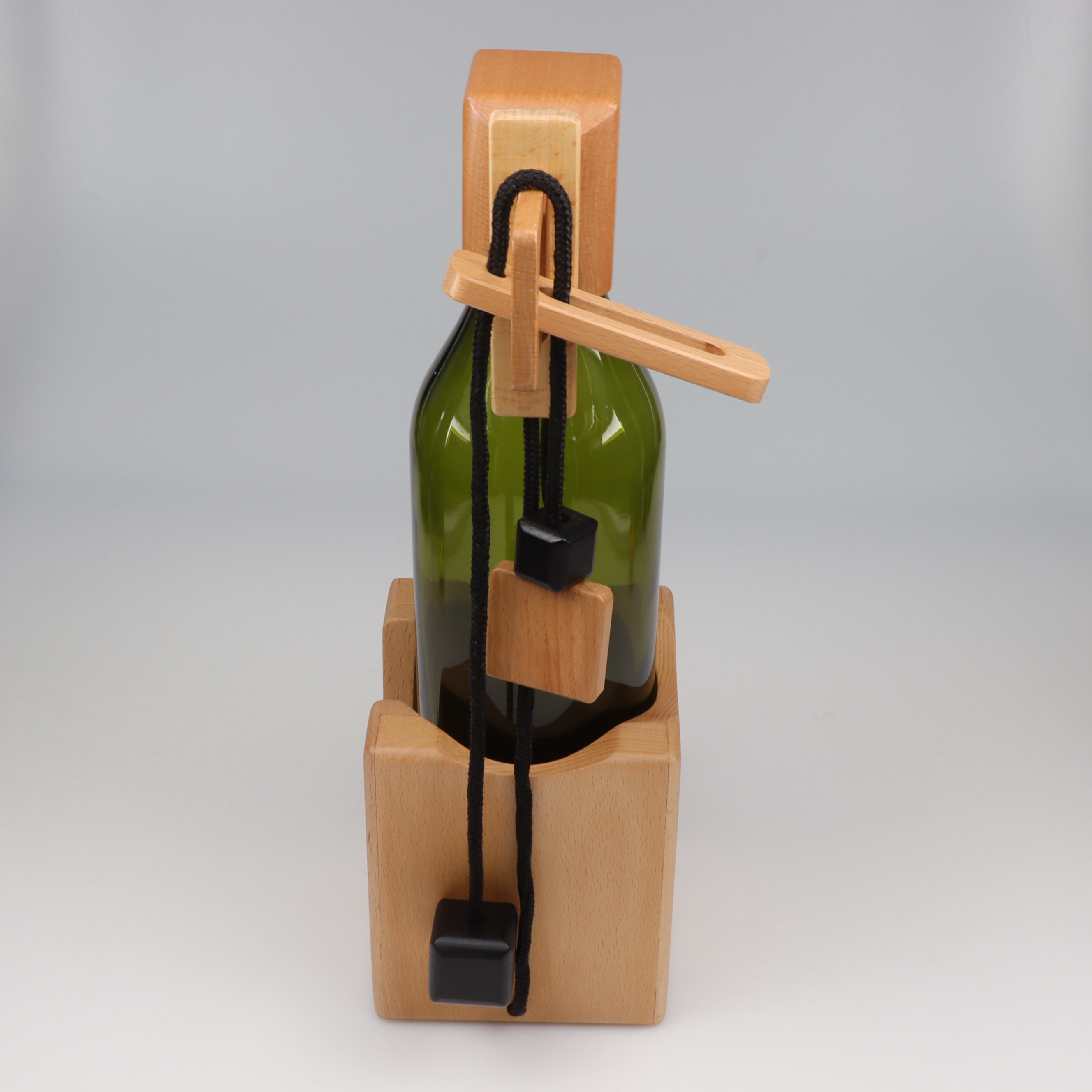 Quader - Flaschen-Tresor aus Holz - Secret Opening Problem