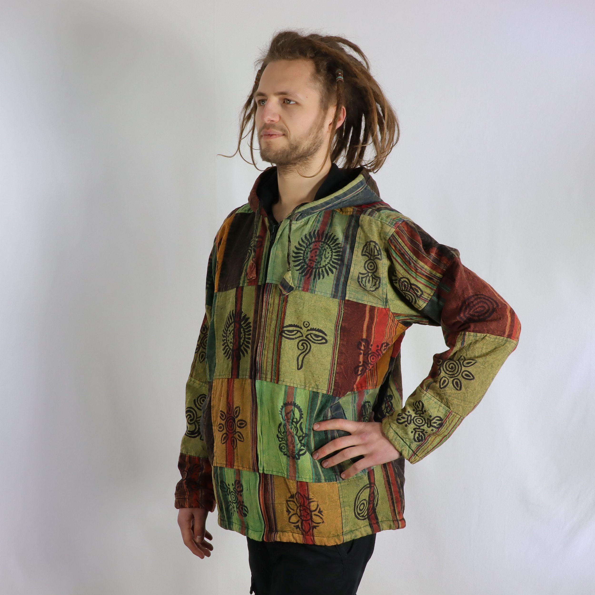 Jacke im Patchwork und Print Style - 100% Baumwolle - mit Kapuze - im Stonewash Used-Look Design - mit warmen Innenfutter - Deine angesagte Lieblingsjacke - Fair gehandelt aus Nepal