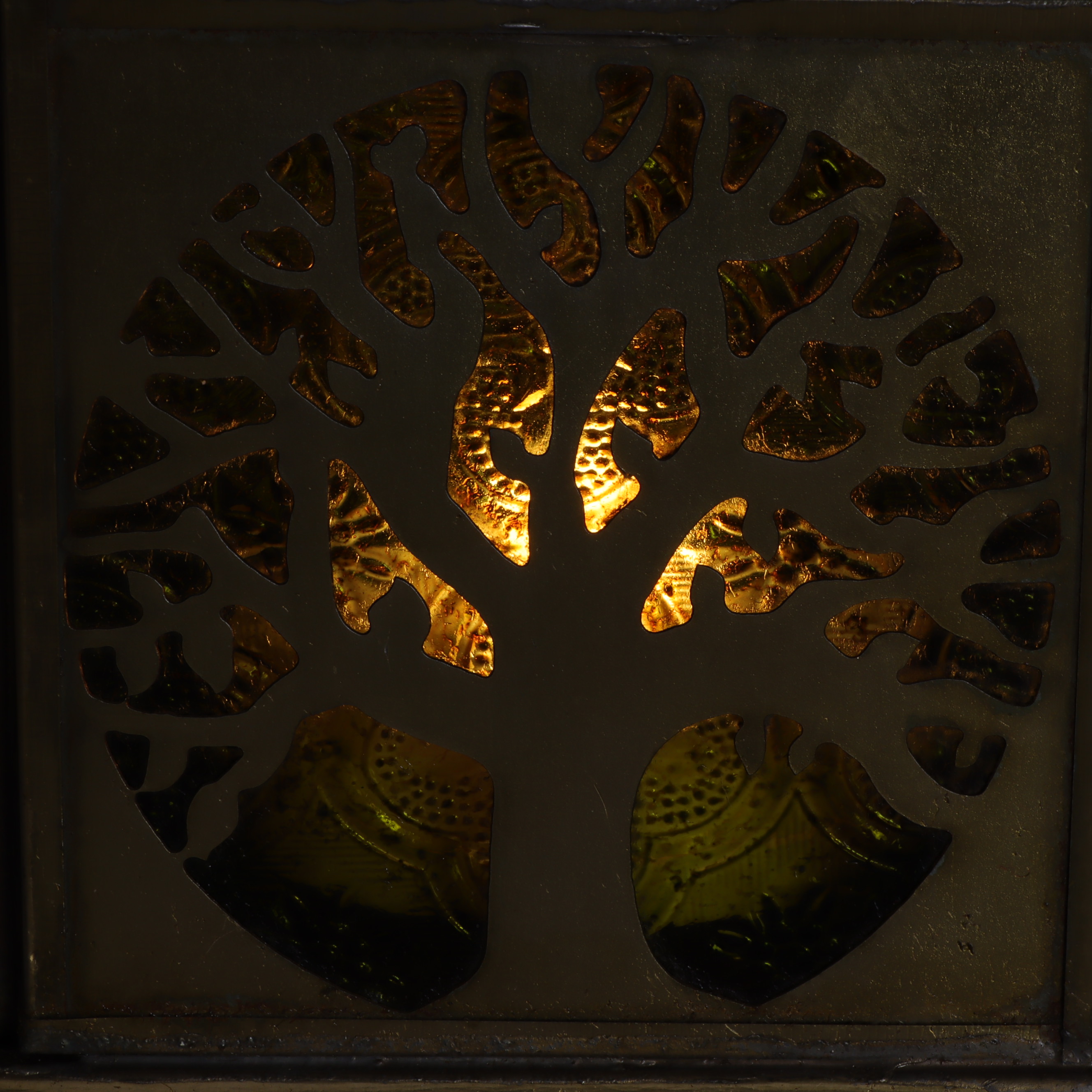 Laterne aus Metall - Baum des Lebens - messingfarbend mit orientalisch gelben Glasfenstern - Teelichthalter zum Hängen oder Stellen - im Haus oder Outdoor