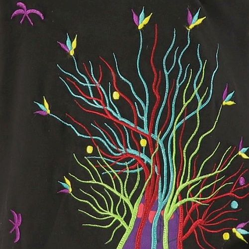 Shirt mit buntem Baum als Stickerei - 100% Baumwolle - chic, angenehm und körperbetont - Dein Langarm-Shirt für leuchtende Herbstabende - Fair gehandelt aus Nepal