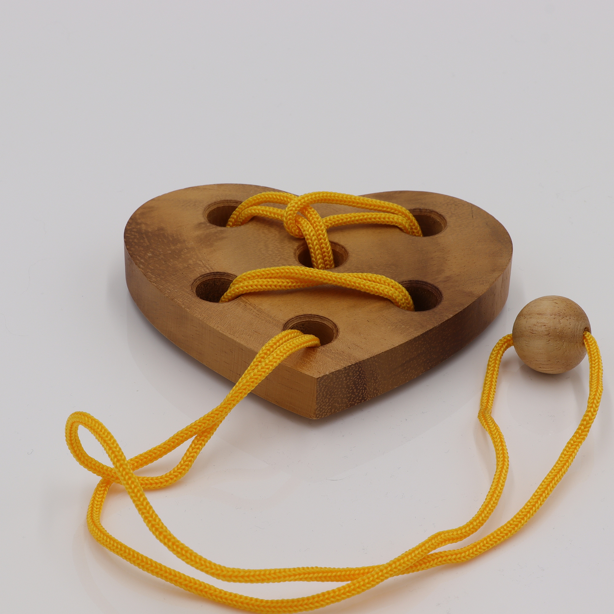 Herz Puzzle - Geduldspiel aus Holz und Seilen - 3D Puzzle - Tanglement Problem