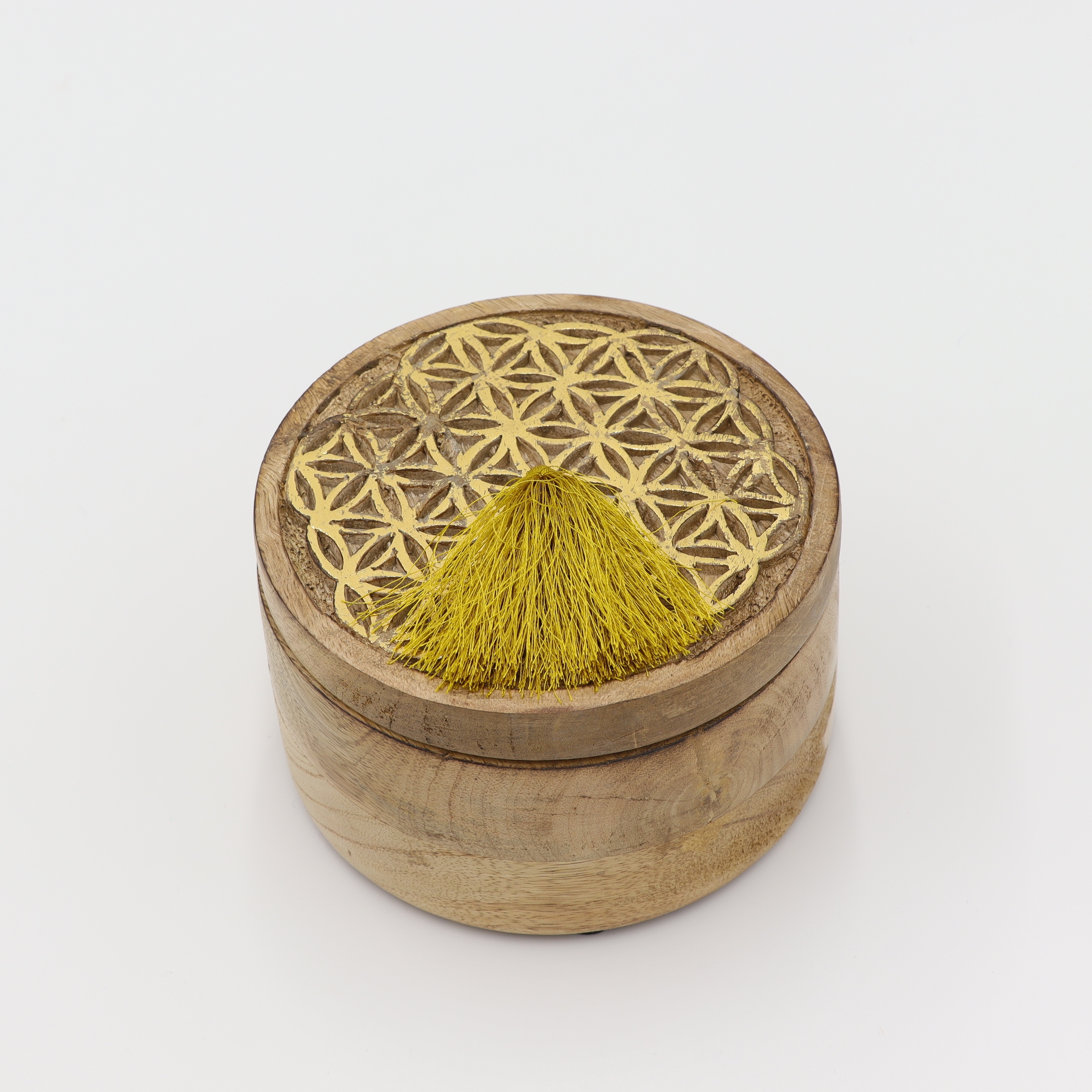 Dose aus Holz - Blume des Lebens - goldfarbene Schnitzerei - runder abnehmbarer Deckel mit gelben Bommel - L