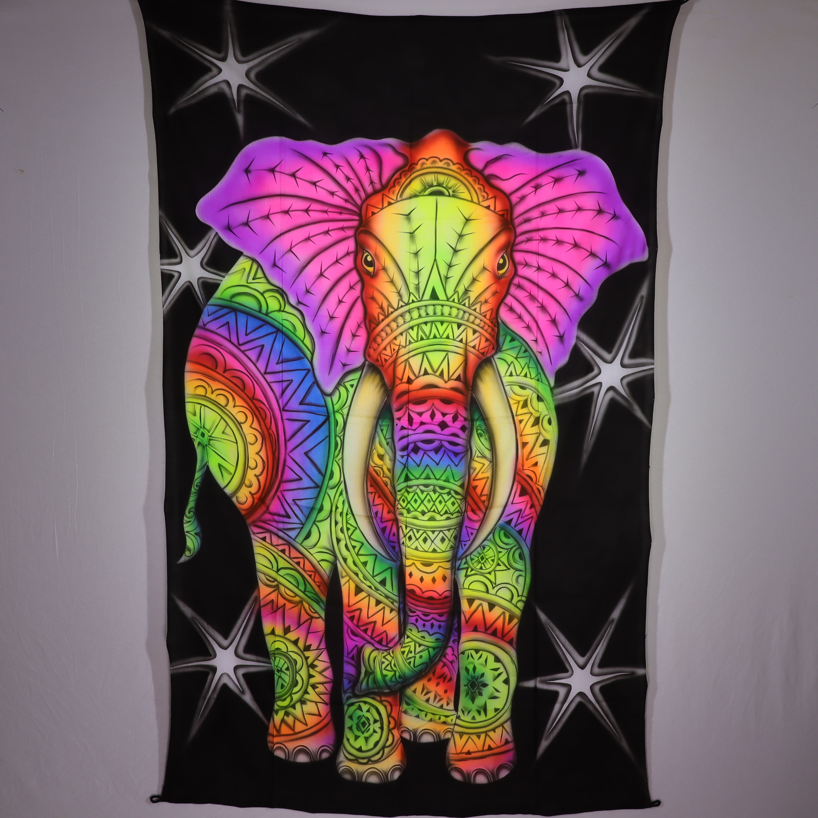 Wandtuch XXL - Elefantastisch - Bunter Fantasy Elefant - handgemalte und bunte Schwarzlicht UV aktiv Farben - 120 x 190