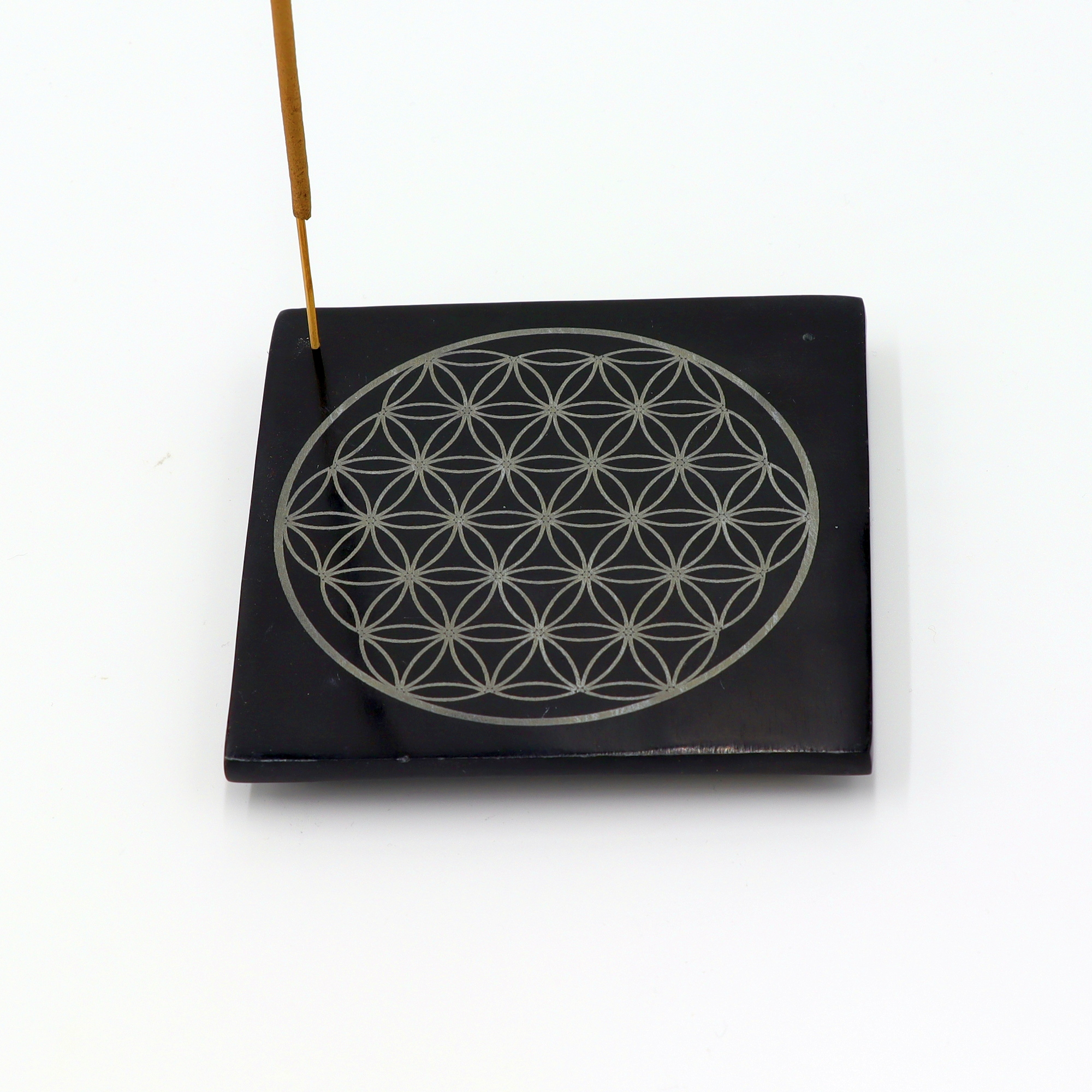 Räucherstäbchenhalter aus Speckstein Quadratform Blume des Lebens Schwarz front