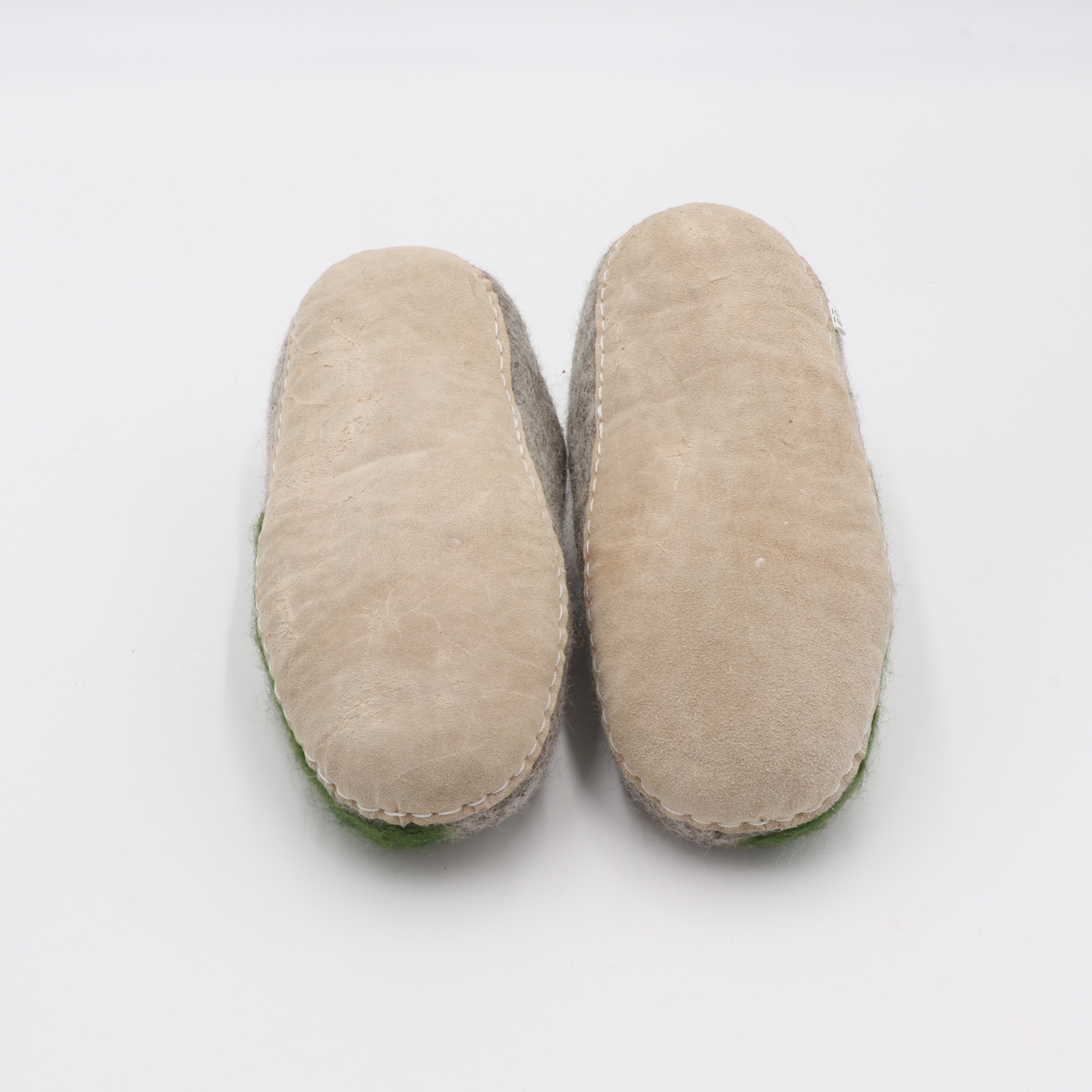Schuhe aus Filz für Erwachsene - Die Fliegenpilz Wiese - rutschfeste Sohle aus Wildleder