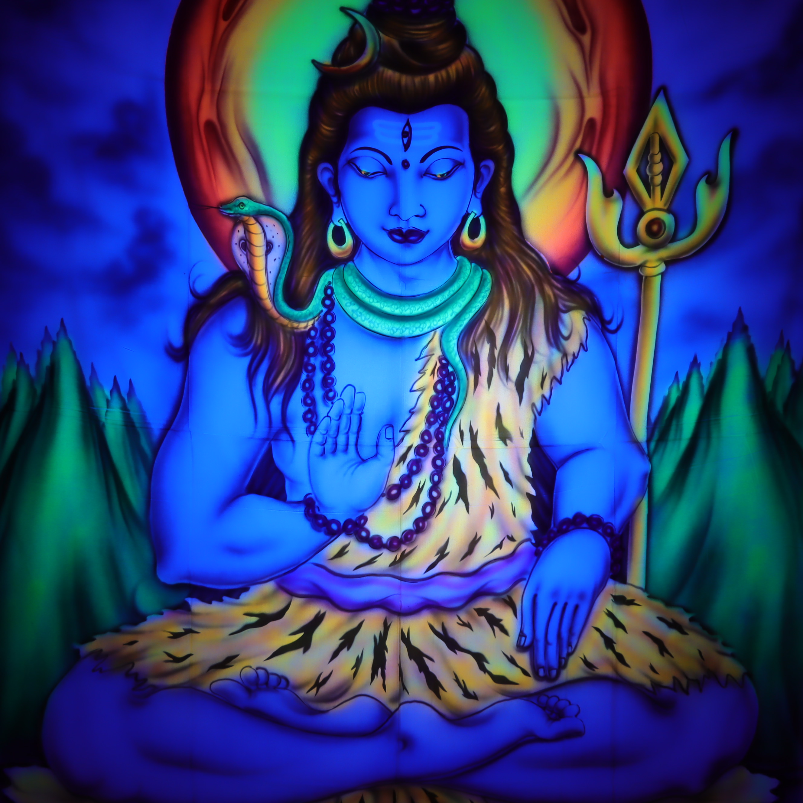 Wandtuch L 120x190 - Shiva der Glückverheißende - aufwendig handgemaltes Schwarzlicht-Tuch - mehrfarbig & UV-aktiv